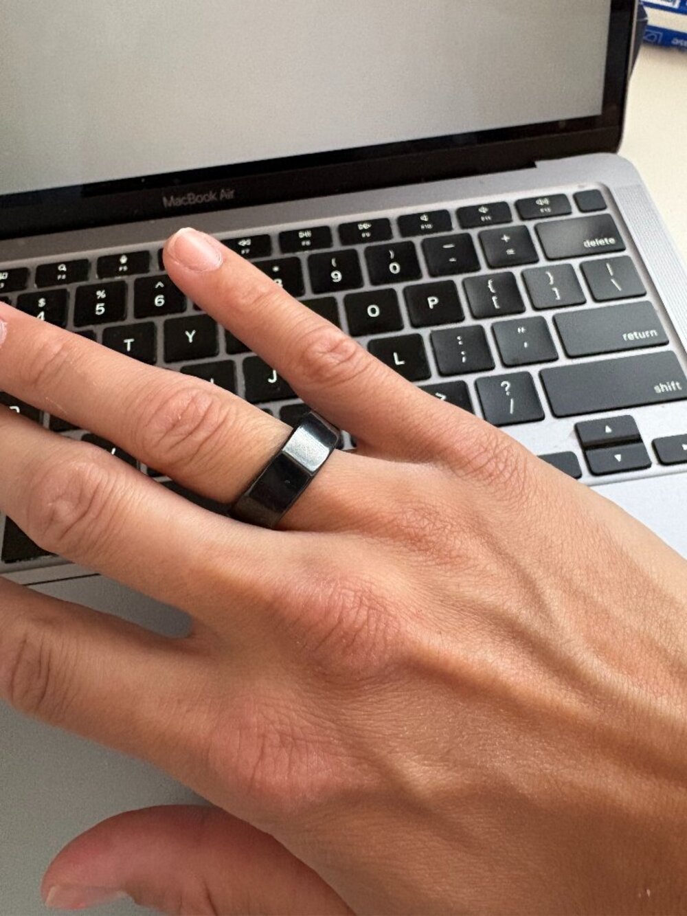 Oura Ring Gen3 with charger